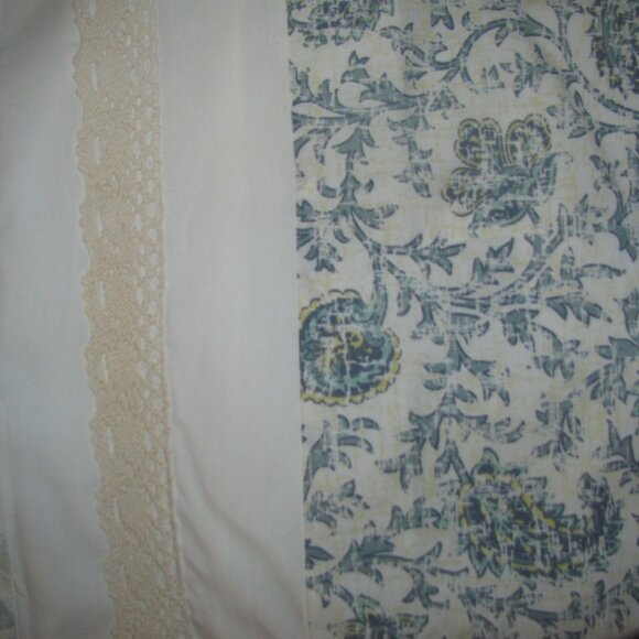 QUEEN SIZE DUVET COVER WITH 2 QN. SHAMS, 2 DECOR PILLOWS AND 2 SQ. PILLOW SHAMS - Picture 8 of 12